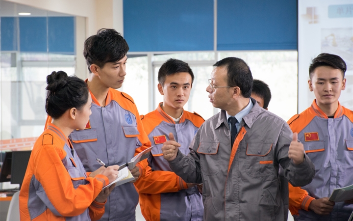 学生上课 (2)